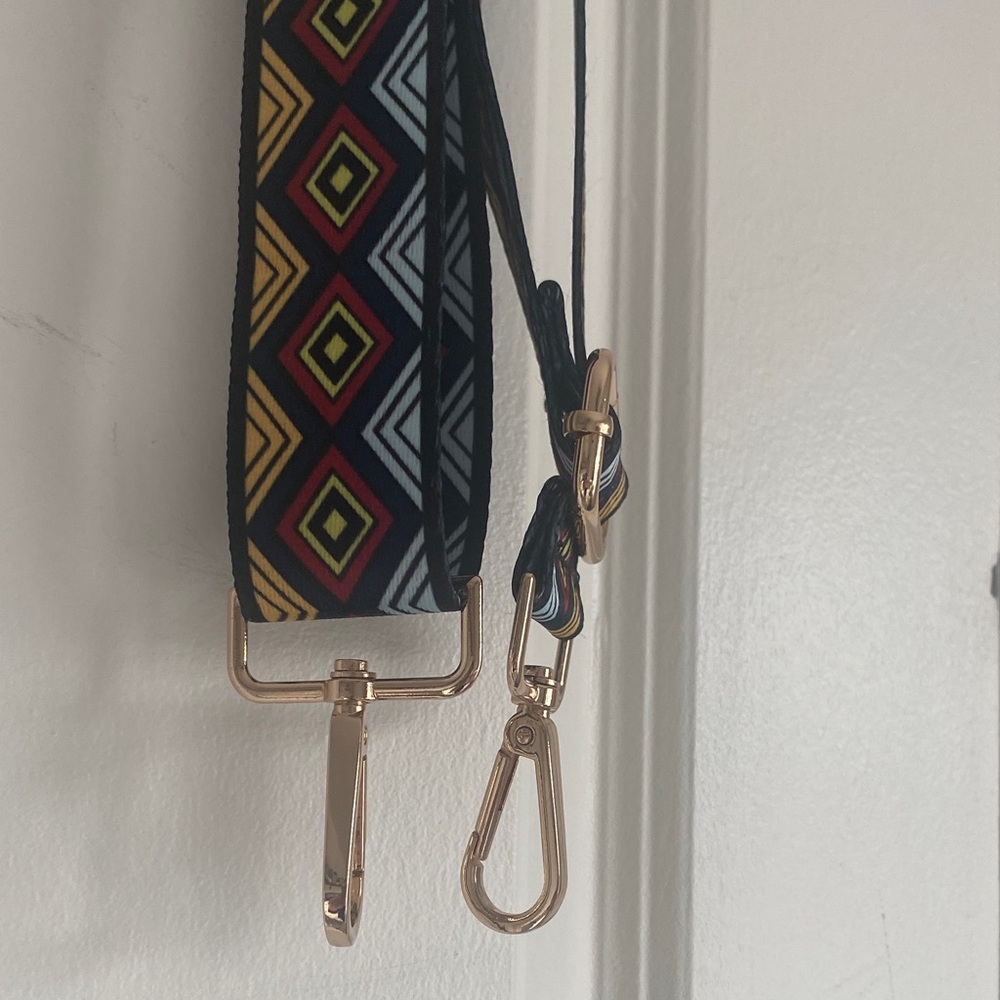 Geometric Patterned Strap With Ajustable Gold Har… - image 2